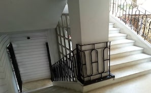 Interior - Marble Palace Guest House (Kolkata)