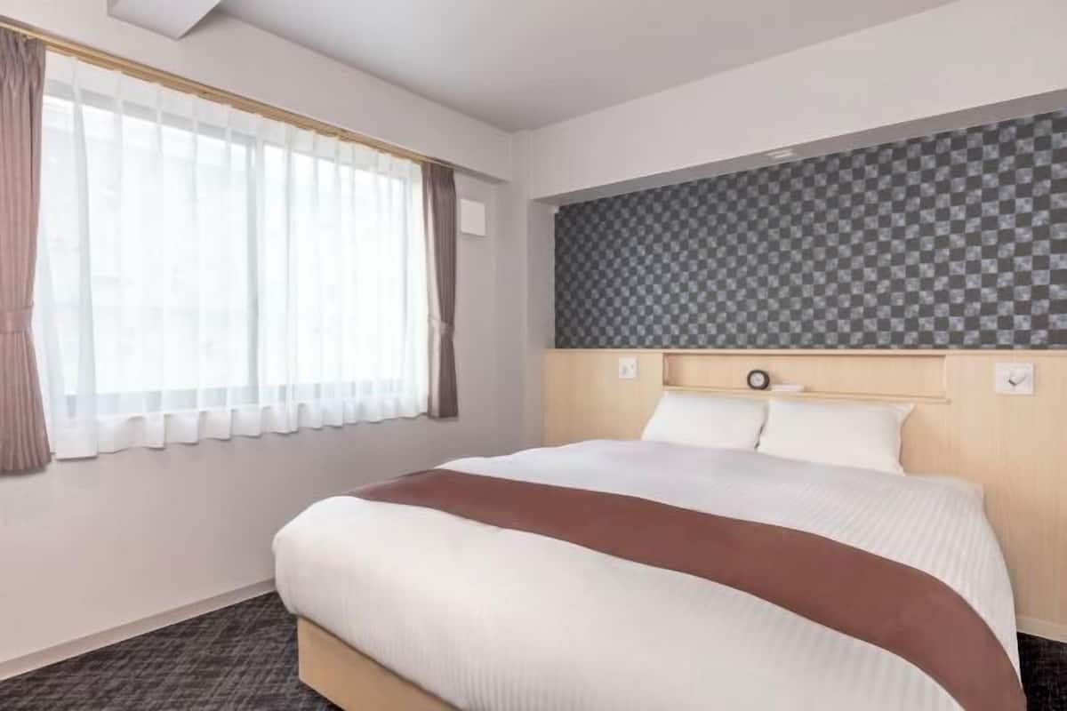 In-room safe, desk, soundproofing, free WiFi