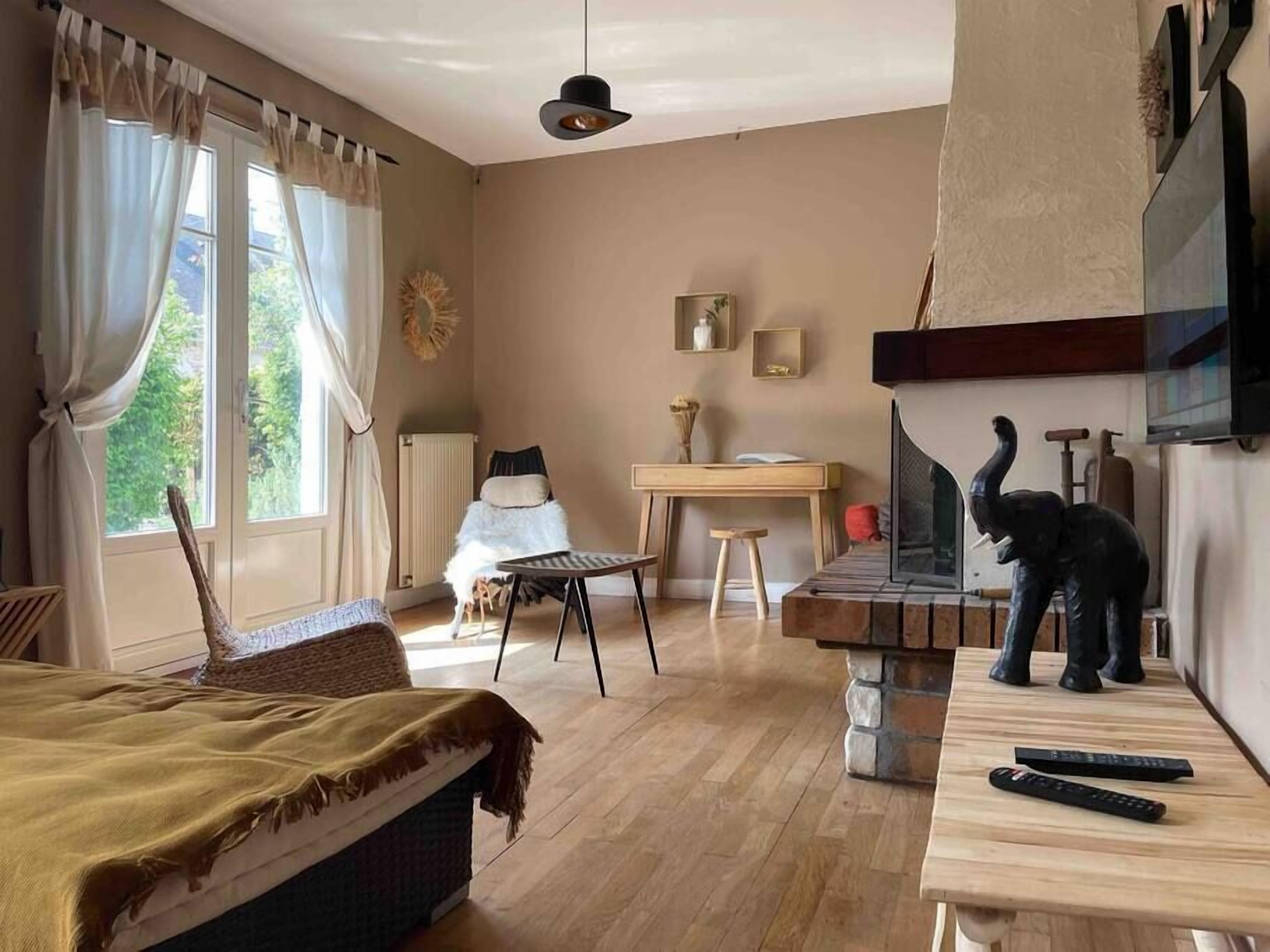 2 bedrooms, iron/ironing board, travel cot, WiFi