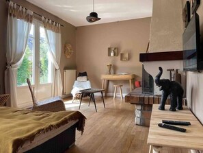 2 chambres, fer et planche à repasser, lit de bébé portatif, Wi-Fi