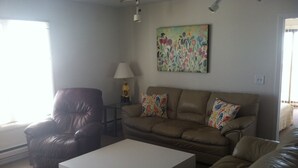 Living area - Right on the Ocean / Boardwalk (Lavallette)