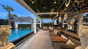 Villa Exclusive, plusieurs chambres, piscine privée, vue piscine | Terrasse/Patio