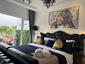 Villa Exclusive, camere multiple, piscina privata, vista piscina | Una cassaforte in camera, con stile personalizzato