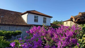 تفاصيل الفندق من الخارج