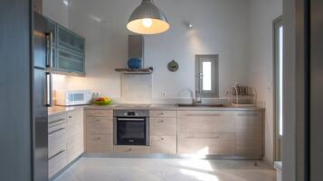 Refrigerador, horno, parrilla de estufa y lavavajillas