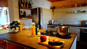Apartment | Eigene Küche | Kühlschrank, Ofen, Herdplatte, Geschirrspüler