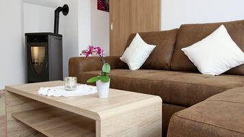 Apartemen | Ruang keluarga | TV layar datar