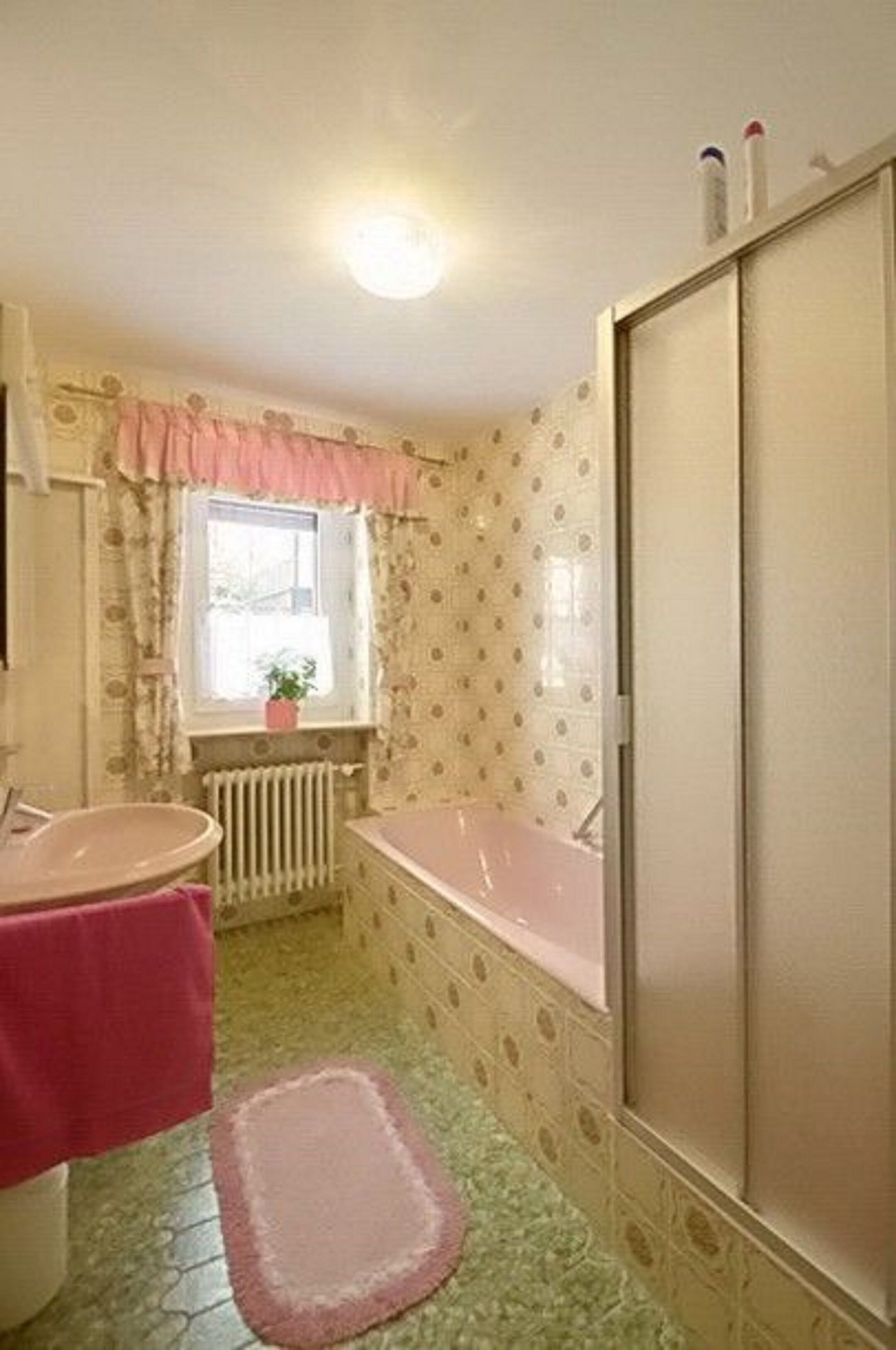House | Bathroom | Shower, hair dryer, towels