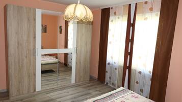 House | 1 bedroom, iron/ironing board, free WiFi, bed sheets