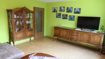 Hus | Vardagsrum | 32-tums tv med satellitkanaler