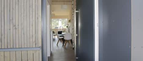 Bloc d'apartaments, 2 dormitoris, balcó | Zona de menjador de l'habitació