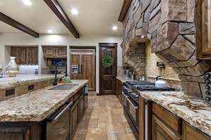 Fridge, microwave, oven, stovetop - Entertainment Castle With Theatre Room! (Meridian)
