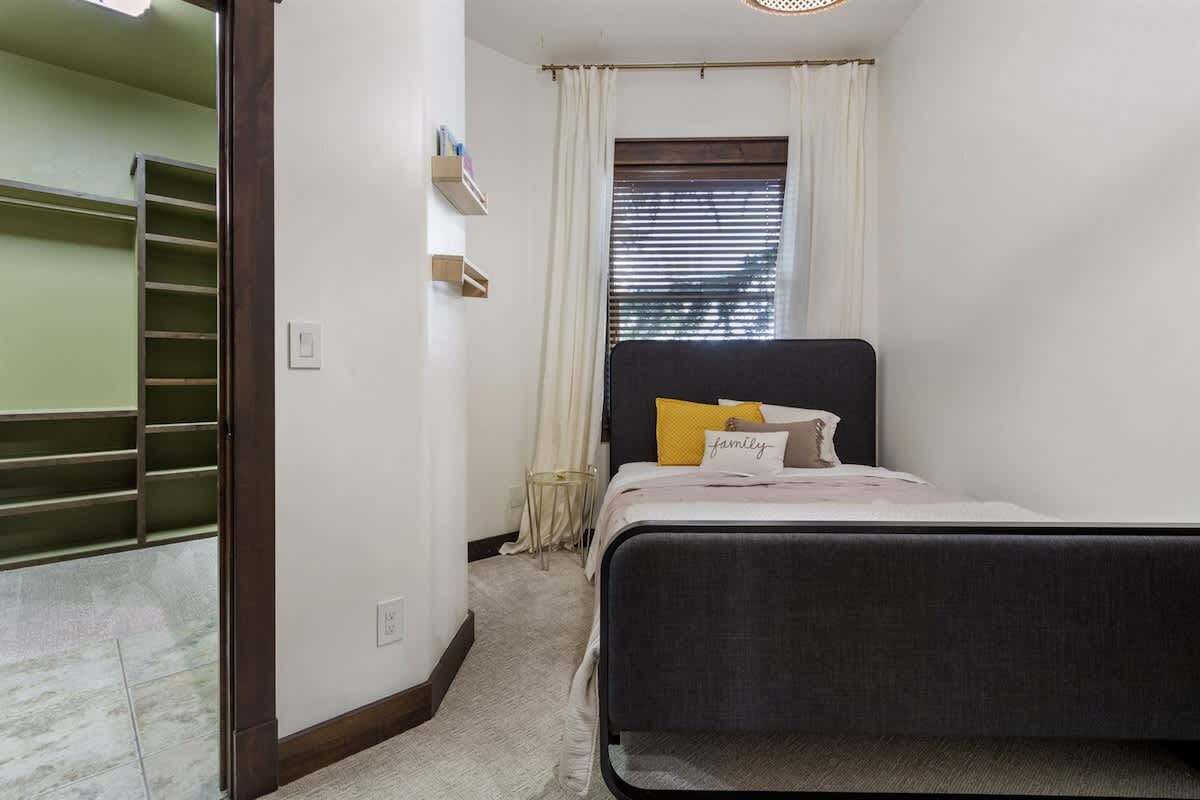 6 habitaciones, tabla de planchar con plancha, cuna de viaje y wifi 