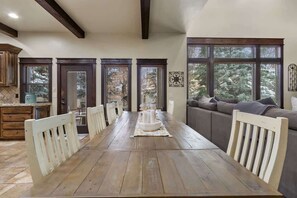 Dining - Entertainment Castle With Theatre Room! (Meridian)
