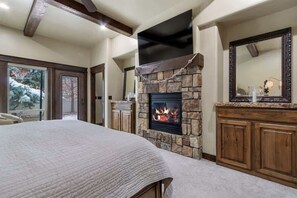 6 bedrooms, iron/ironing board, travel crib, WiFi