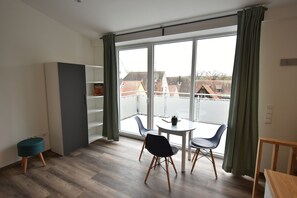 Design Apartment | Living area | TV - Ferienapartments Volkach (Volkach)