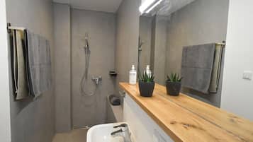 Design Apartment | Bathroom | Shower, hair dryer, towels