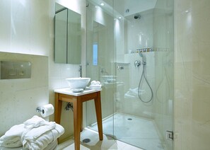 Separate tub and shower, towels, shampoo