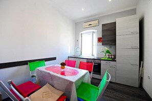 Basic Apartment Mali | Private kitchen | Fridge, stovetop, coffee/tea maker, electric kettle - Apartments Bulovic (Split)