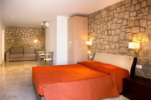 4 chambres, fer et planche à repasser, Wi-Fi gratuit, draps fournis