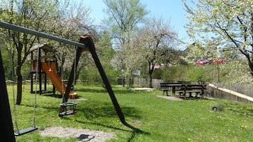 Área de juegos infantiles al aire libre