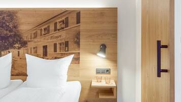 Room | In-room safe, desk, bed sheets