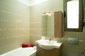 Baignoire, serviettes fournies