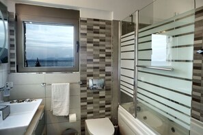 Baignoire, serviettes fournies