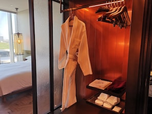 1 bedroom, down duvets, minibar, in-room safe