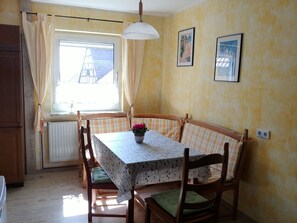 In-room dining - Ferienwohnung Langhammer (Schonungen)