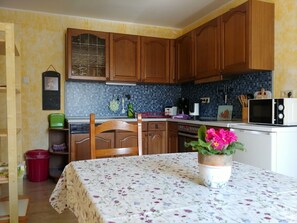 Apartment, 2 Bedrooms (1. Stock) | Private kitchen | Fridge, microwave, oven, espresso maker - Ferienwohnung Langhammer (Schonungen)