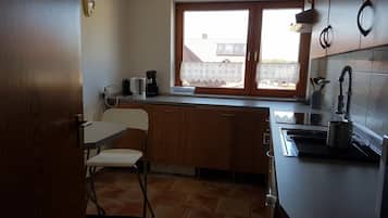 Apartment, 3 Schlafzimmer | Eigene Küche | Wasserkocher mit Kaffee-/Teezubehör, Kühlschrank, Mikrowelle, Ofen