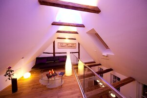 独立别墅, 2 间卧室, 热水浴缸 | 起居区 | 电视