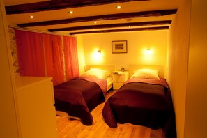 2 bedrooms, desk, free WiFi, bed sheets - Ferienhaus - die710 (Rothenburg ob der Tauber)