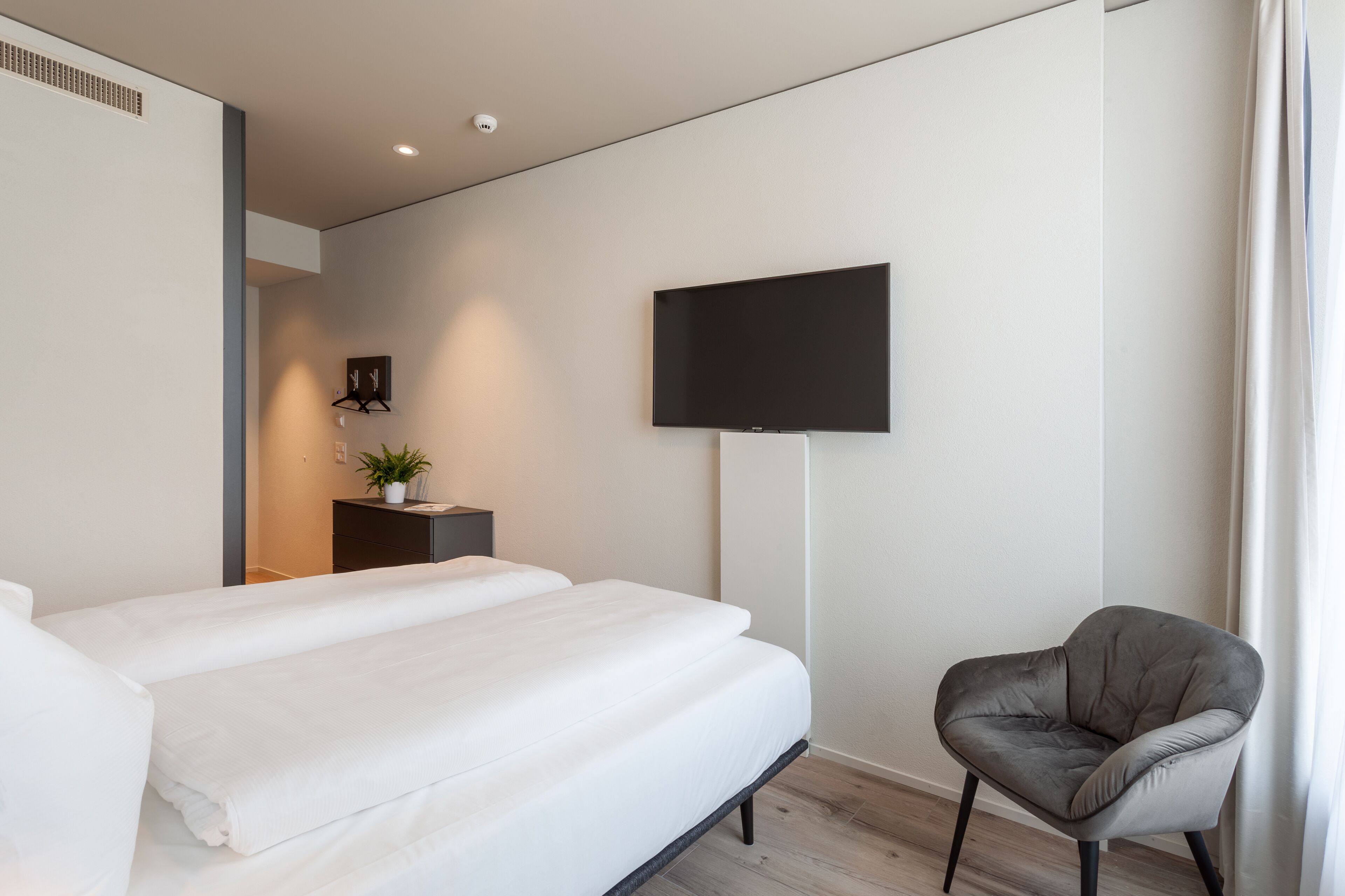 1 bedroom, hypo-allergenic bedding, soundproofing, free wifi