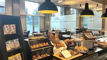 Daily continental breakfast (CHF 20 per person)