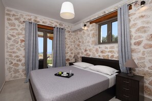 2 chambres, fer et planche à repasser, Wi-Fi, draps fournis