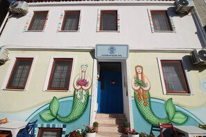 Front of property - Bozcaada Poseidon Butik Otel (Bozcaada)