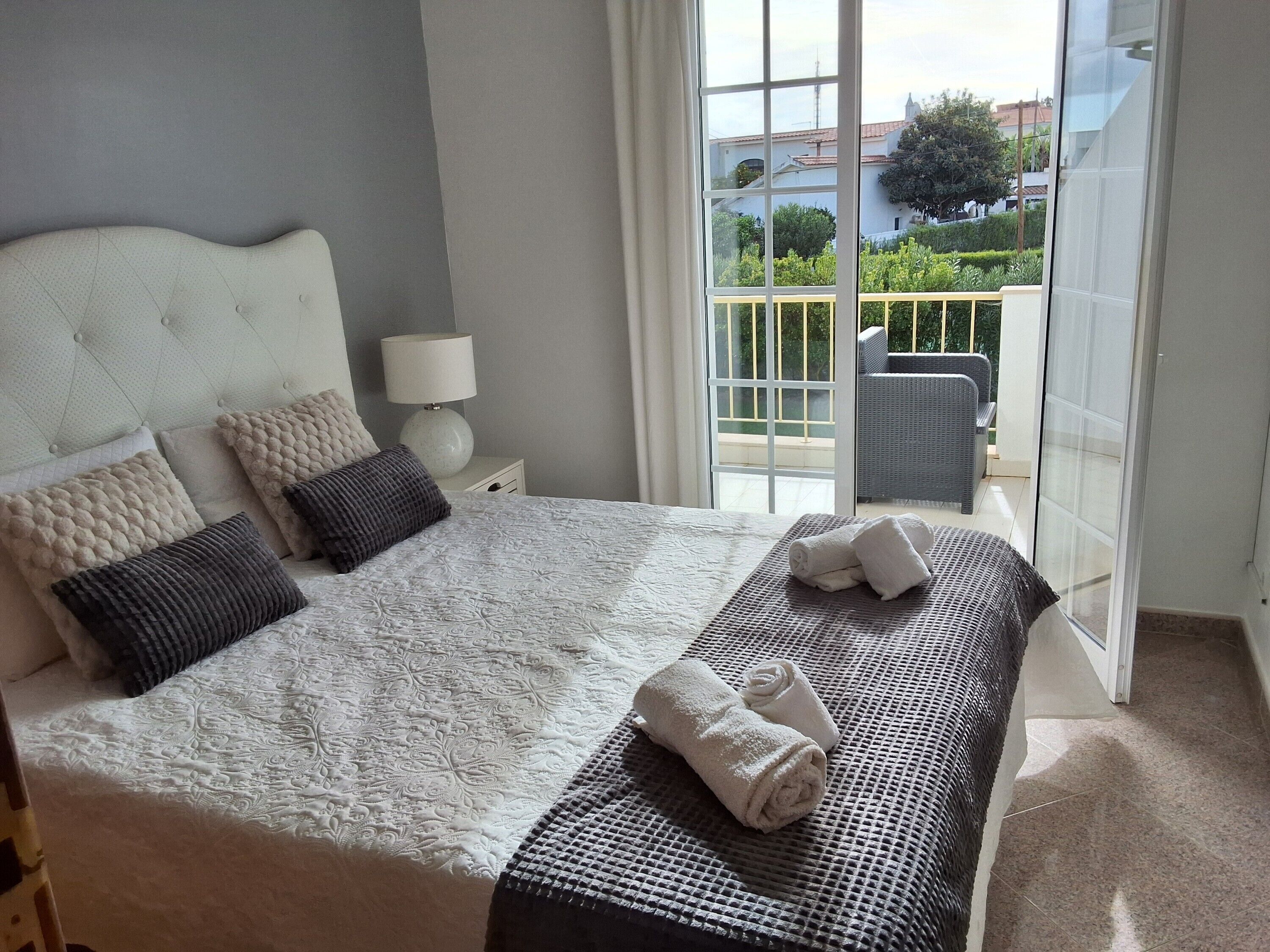 5 bedrooms, iron/ironing board, free WiFi, bed sheets