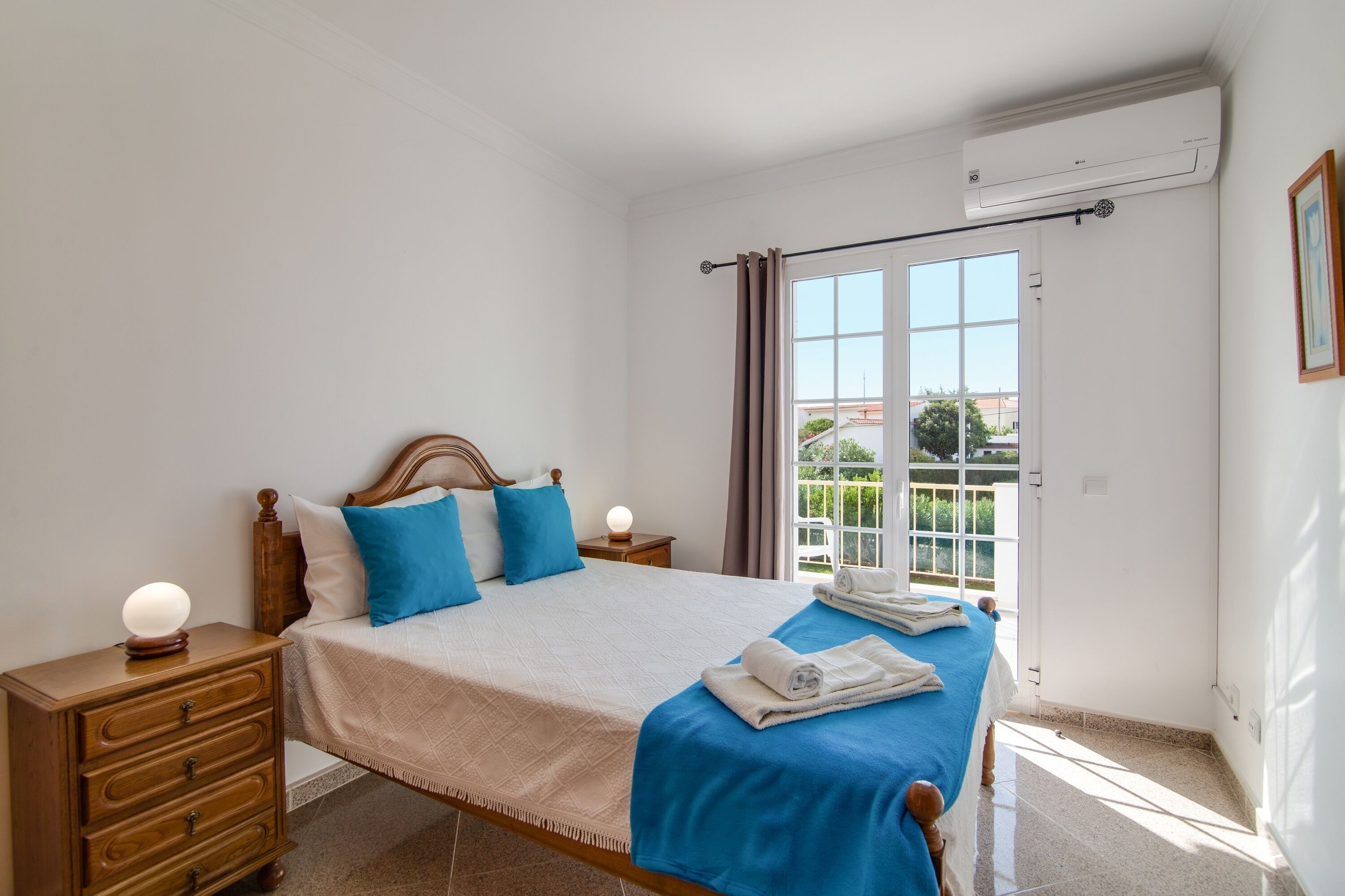 5 slaapkamers, een strijkplank/strijkijzer, gratis wifi, beddengoed