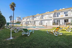 Pool - Villa "Sunshine" with Pool, Garden, Game Room, Wi-Fi & Air Conditioning (Olhos de Agua ,Albufeira)