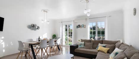 電視、乒乓球設施