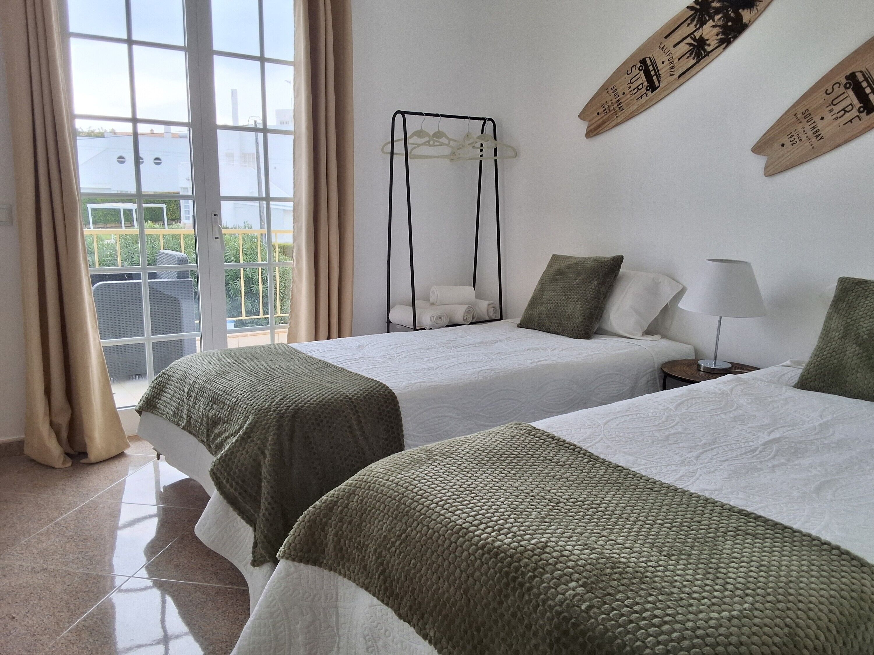 5 dormitorios, tabla de planchar con plancha, wifi gratis y ropa de cama