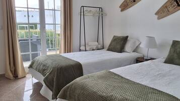 5 dormitorios, tabla de planchar con plancha, wifi gratis y ropa de cama