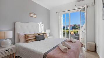 5 bedrooms, iron/ironing board, free WiFi, bed sheets