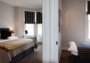 2 bedrooms, desk, iron/ironing board, WiFi