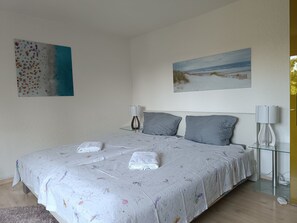 1 bedroom, iron/ironing board, WiFi, bed sheets - Ferienwohnung Forest & Wine in Neustadt an der Weinstraße 700 MT from the center. (Neustadt an der Weinstraße)