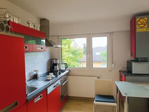 Private kitchen - Ferienwohnung Forest & Wine in Neustadt an der Weinstraße 700 MT from the center. (Neustadt an der Weinstraße)