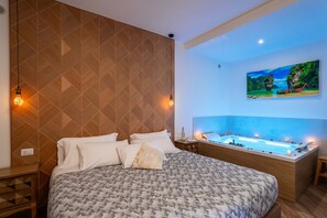 皇家套房, 热水浴缸 | 迷你吧、办公桌、隔音、免费 WiFi