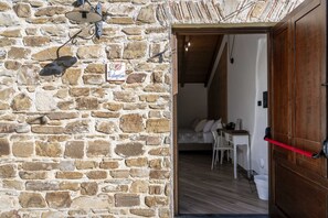 Family Room | Minibar, desk, soundproofing, free WiFi - Le Querce Farmhouse (Agropoli)